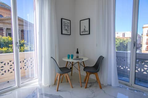 Palazzo Sovrana Serviced Luxury Apartments — balance & terrace