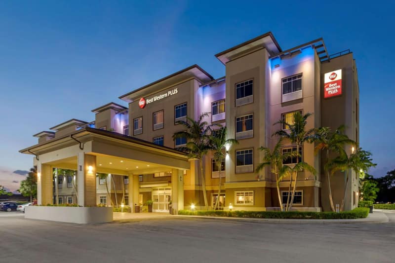 Best Western Plus Miami Airport North Hotel & Suites — building