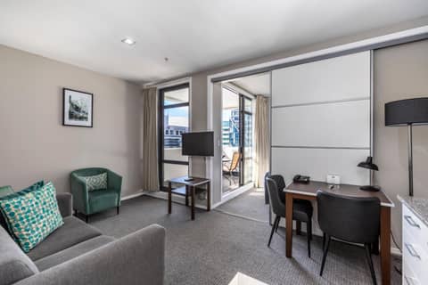Quest on Queen Serviced Apartments — photo 3
