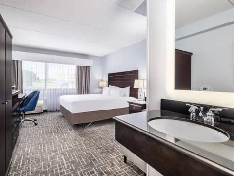 Crowne Plaza Milwaukee Airport by IHG — photo 9