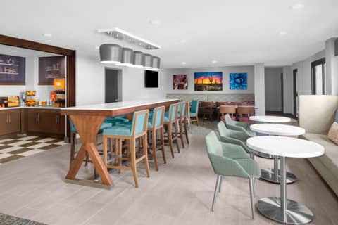 Hampton Inn Phoenix - Biltmore — photo 6