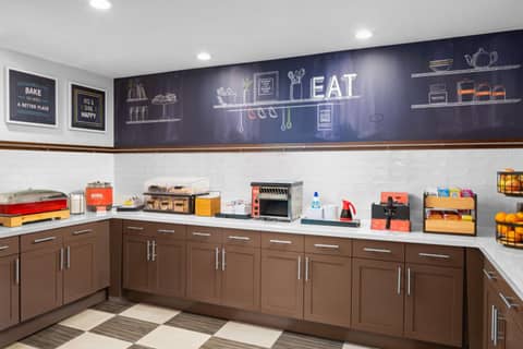 Hampton Inn Phoenix - Biltmore — photo 9
