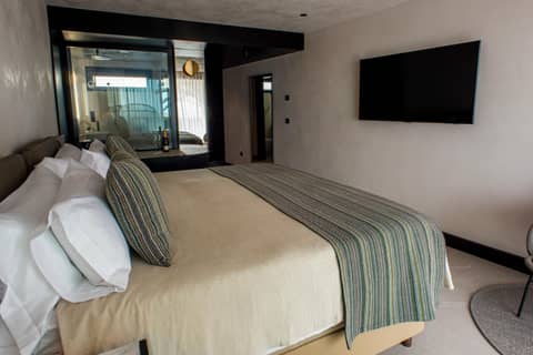 TenSuites - Adults Only — hotel room
