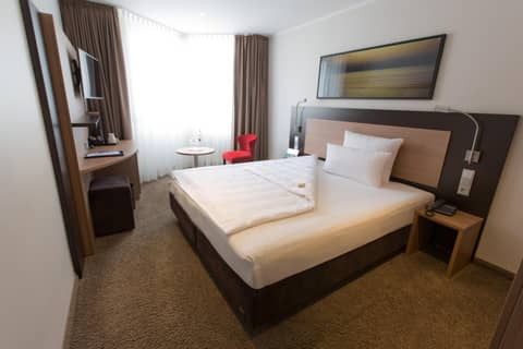 Astor & Aparthotel — hotel room
