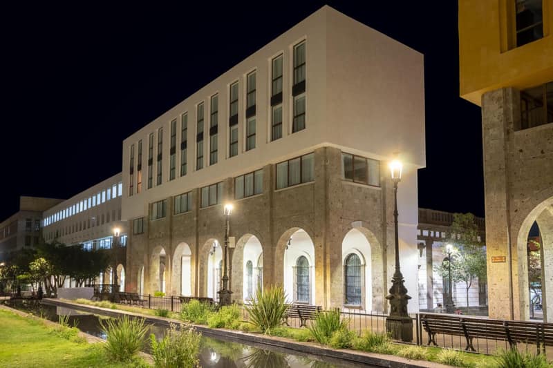 Six Hotel Guadalajara Degollado — building