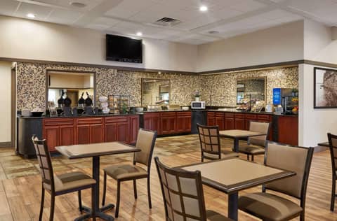 Best Western Plus Milwaukee Airport Hotel & Conference Center — photo 4