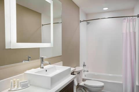 SpringHill Suites by Marriott Milwaukee Downtown — photo 3
