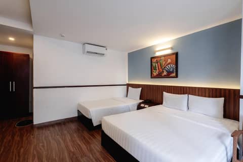 King Hotel — hotel room