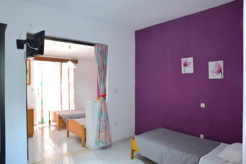 Roseberry Studios — hotel room