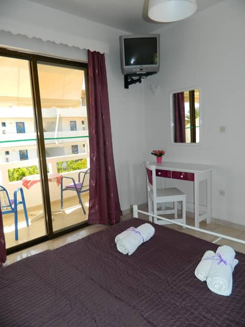 Roseberry Studios — hotel room