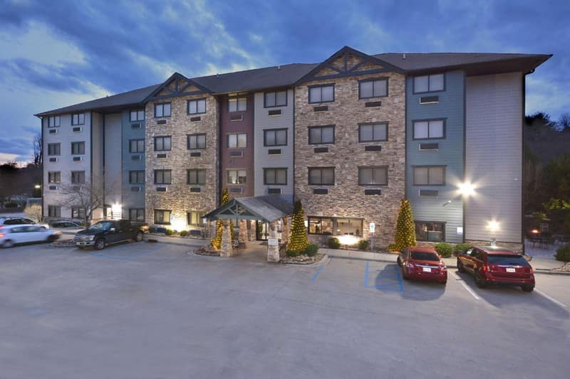 Brookstone Lodge near Biltmore Village, an Ascend Collection Hotel — building