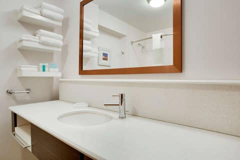 Hampton Inn & Suites Cleveland-Independence — photo 9
