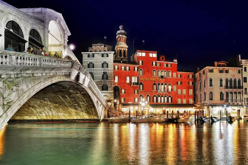 Hotel Rialto — building