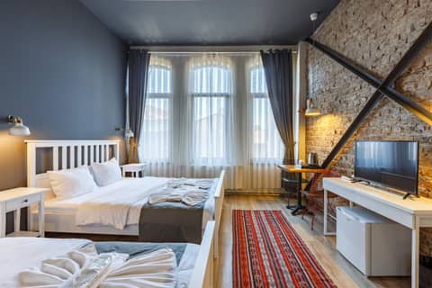 Hotel Miro Mansion Old City — hotel room