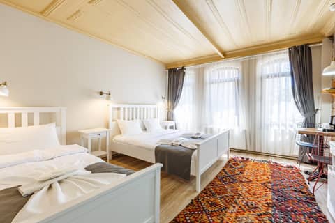Hotel Miro Mansion Old City — hotel room