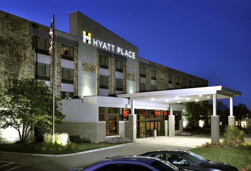 Hyatt Place Milwaukee Airport — building