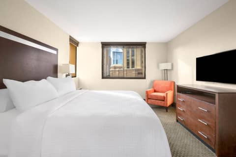 The Carriage House — hotel room