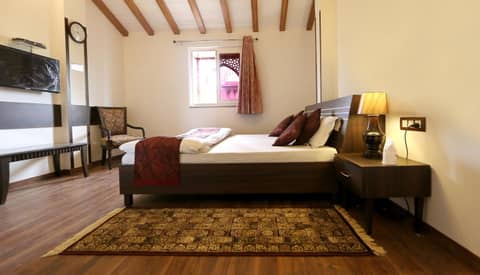 Hotel Aiwan-e-Shahi — hotel room