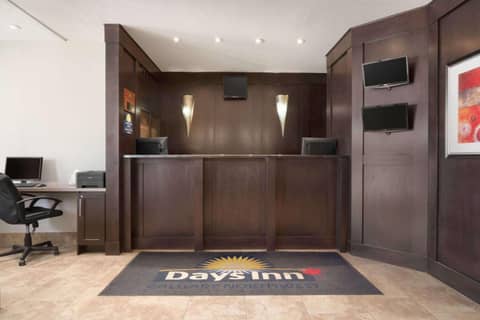 Days Inn by Wyndham Calgary Northwest — photo 2