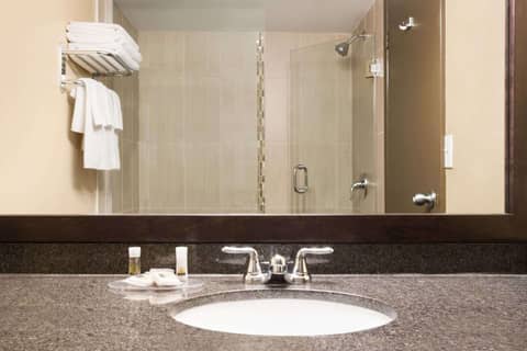 Days Inn by Wyndham Calgary Northwest — photo 7