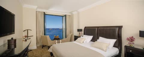 Royal Princess Hotel — hotel room