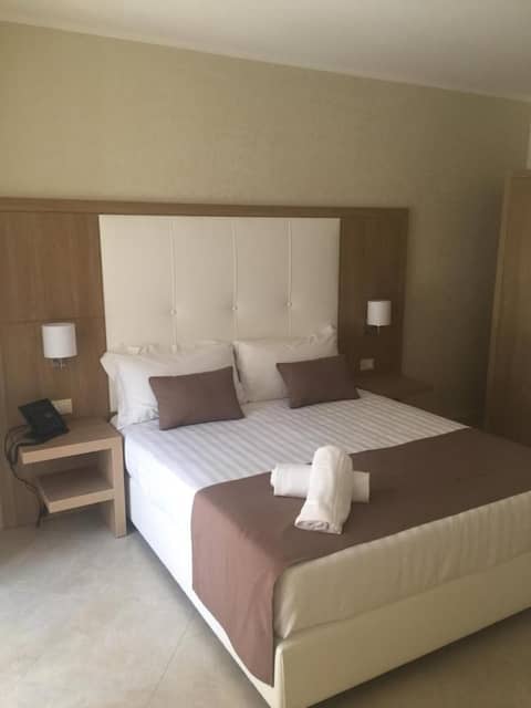 La Serenissima Hotel — hotel room