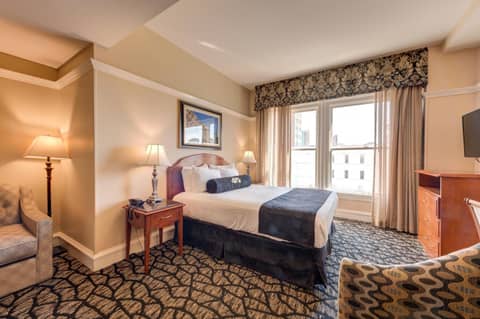 Gaslamp Plaza Suites — photo 4