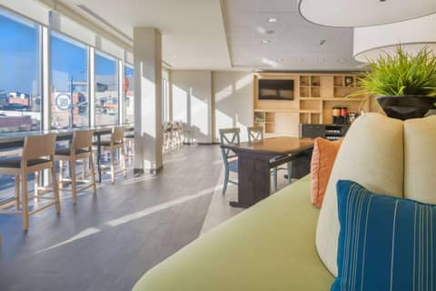 Home2 Suites Kansas City Downtown — photo 2