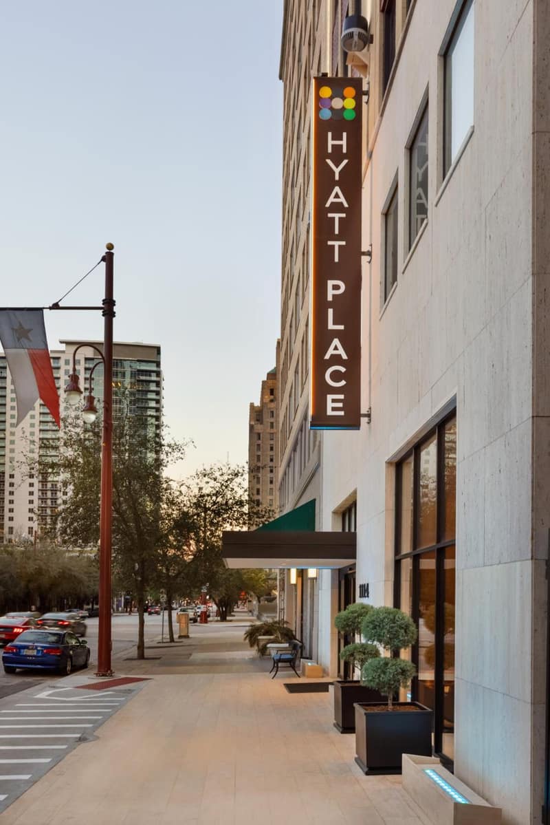 Hyatt Place Houston Downtown — building
