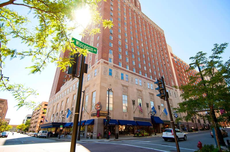 Hilton Milwaukee — building