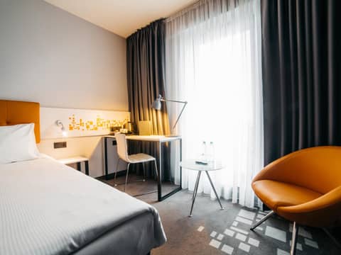 Q Hotel Kraków — hotel room