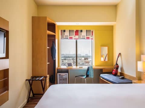 ibis Deira Creekside Dubai — hotel room