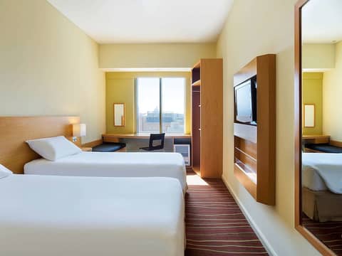 ibis Deira Creekside Dubai — hotel room
