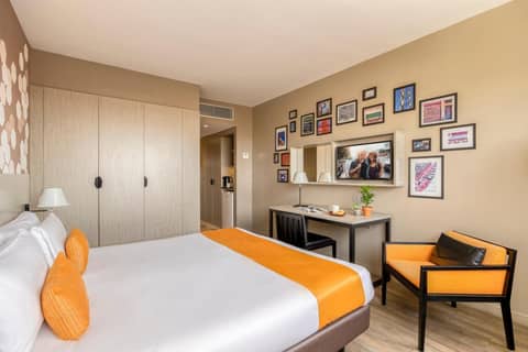 Citadines Ramblas Barcelona — hotel room