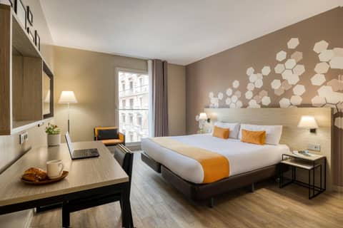 Citadines Ramblas Barcelona — bedroom
