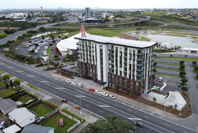 Ramada Suites by Wyndham Auckland Manukau Pacfic Centre — building