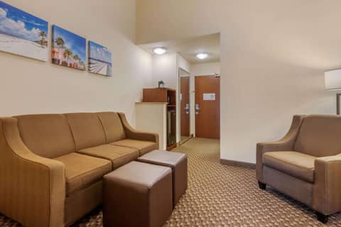 Comfort Inn & Suites Fort Myers Airport — photo 9