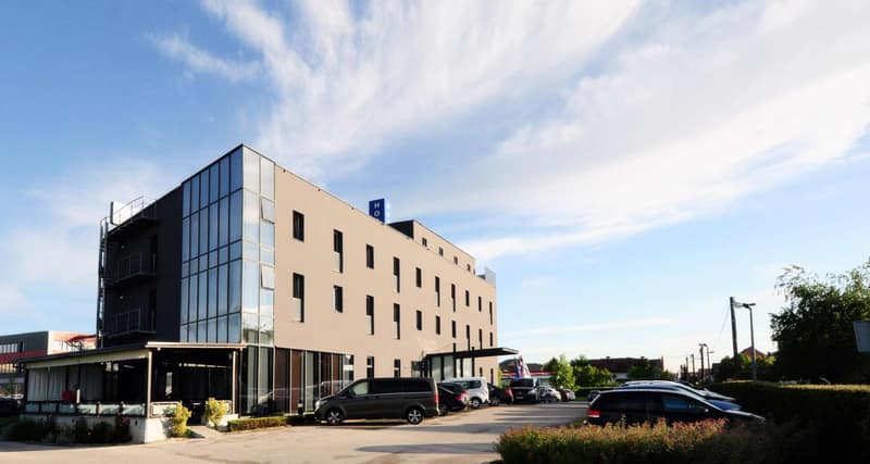 Best Western Airport Hotel Stella — building