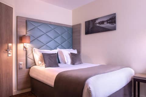 Hôtel Aston Paris — hotel room