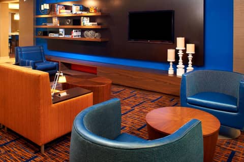Courtyard by Marriott Cleveland Westlake — lounge