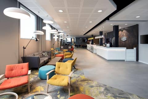 Hampton By Hilton London Excel — hotel reception