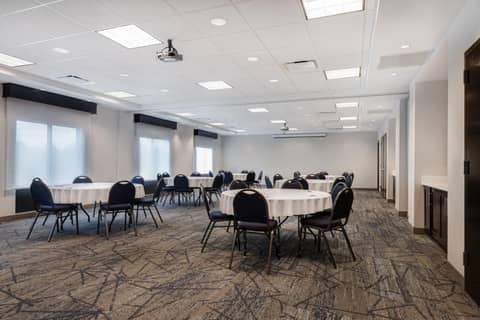 Holiday Inn Express & Suites - Kansas City KU Medical Center by IHG — photo 3