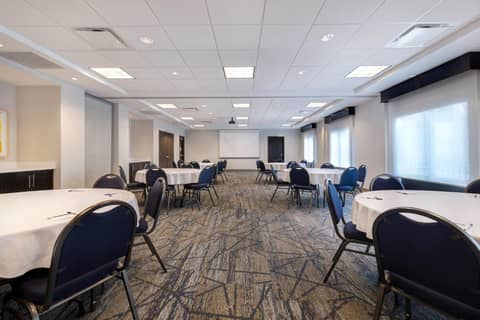 Holiday Inn Express & Suites - Kansas City KU Medical Center by IHG — photo 4