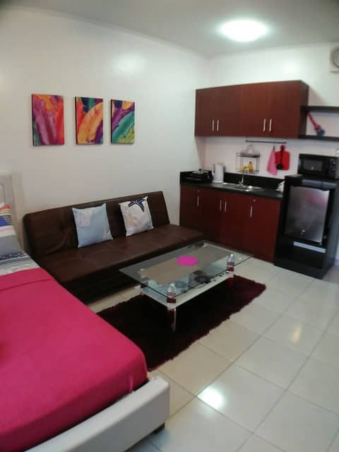 Serena's House - Manila — hotel room