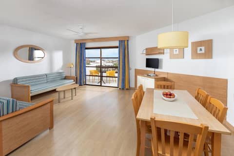 Aguamar Apartamentos, Los Cristianos Downtown — hotel room