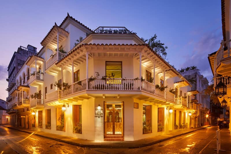Hotel Boutique Casona del Colegio — building