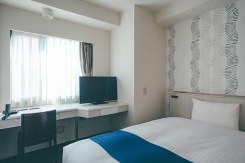 Hamilton Hotel Blue — hotel room