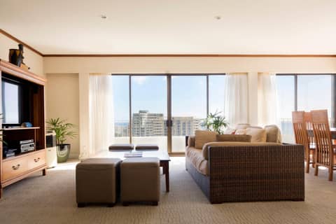 Lotus Honolulu at Diamond Head — living area