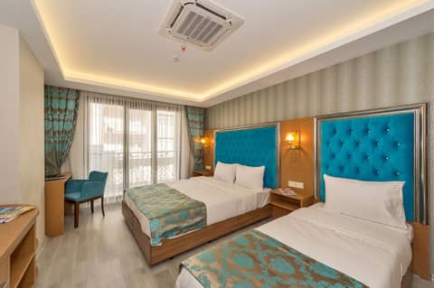 Grand Palace Hotel — hotel room