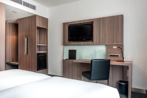 Hilton Garden Inn Bangkok Silom — photo 8